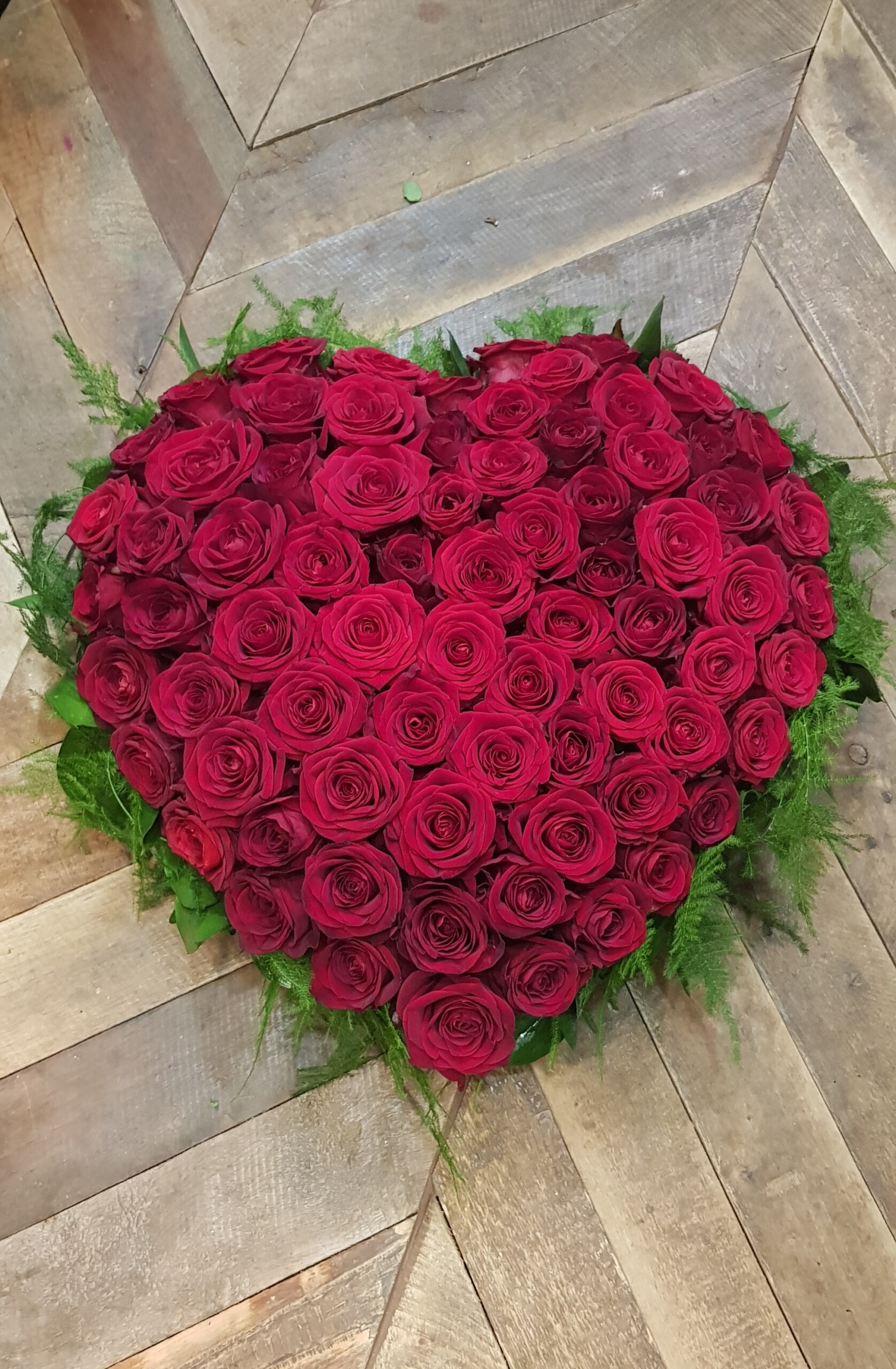 Les Jolies Choses Fleuriste Nantes Coeur De Roses Rouges
